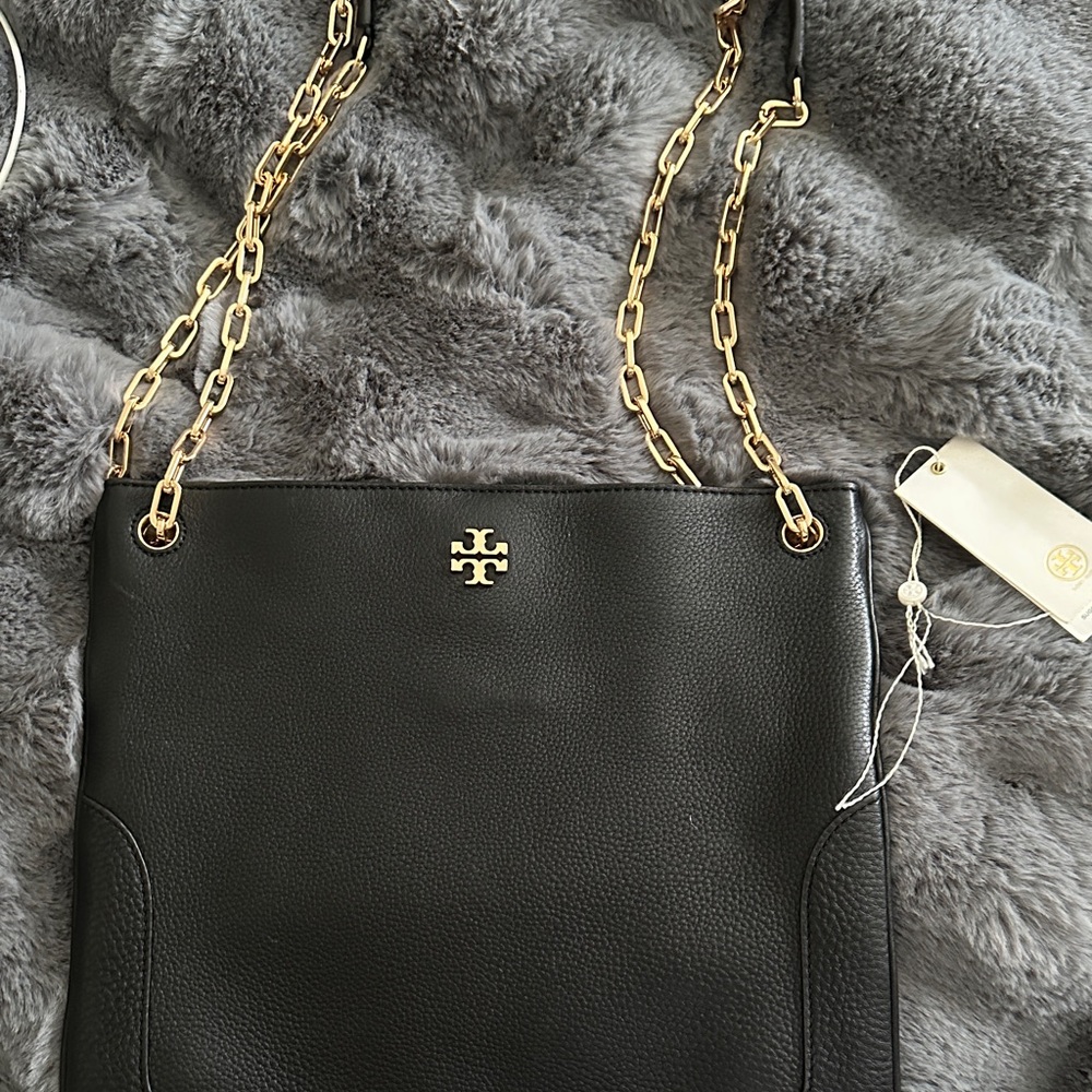 Tory Burch Black Shoulder Bag with Gold Chain. Marsden Swingpack Leather.